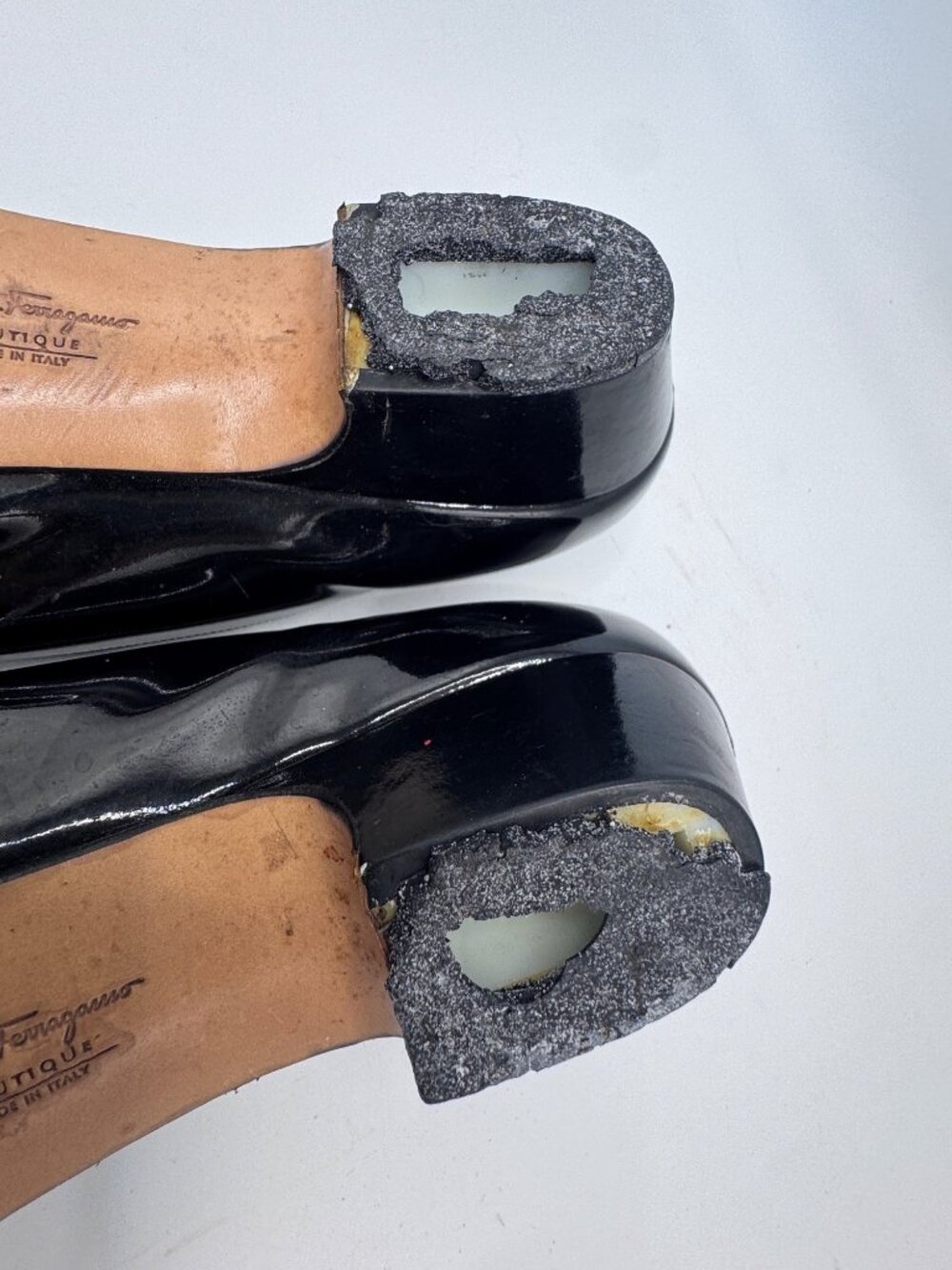 Salvatore Ferragamo Black Patent Leather Varina Bow Flats Size 10 DAMAGED HEELS - Picture 3 of 9